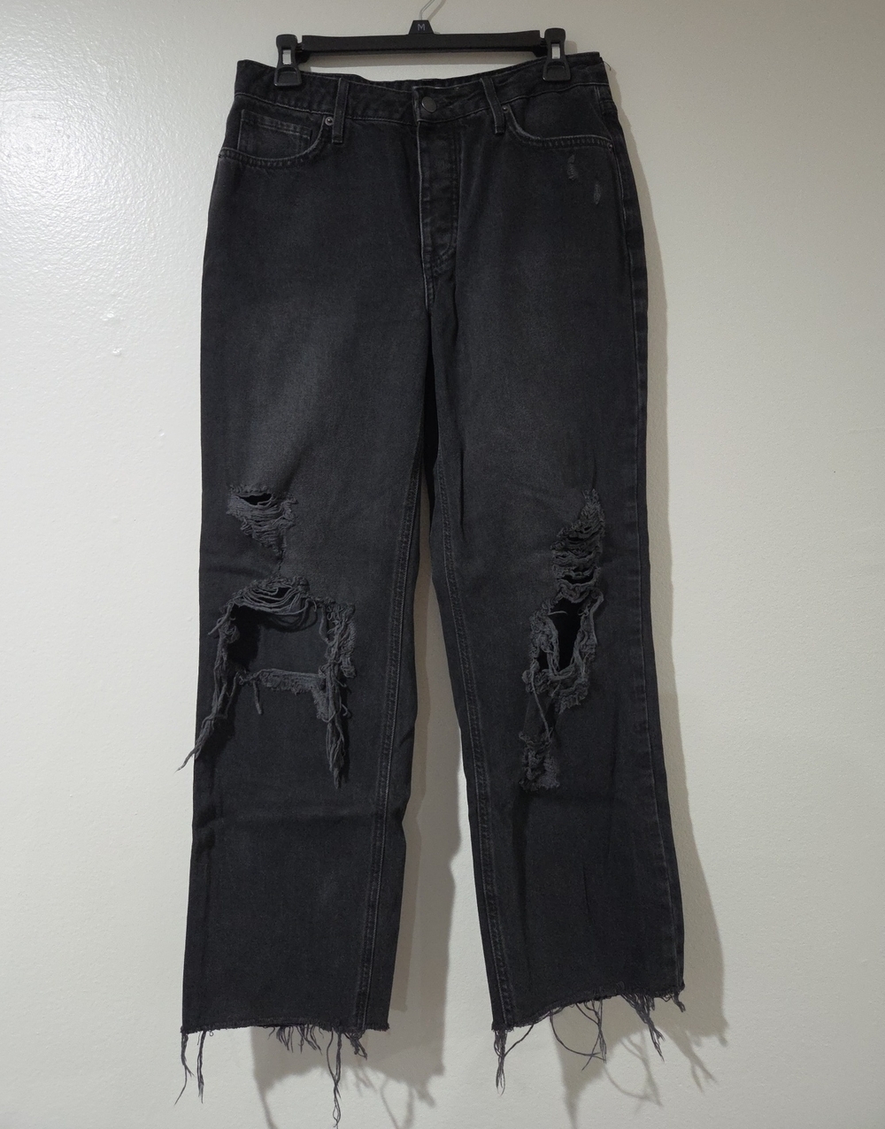 Forever 21 Women's Black Distressed Straight Jeans